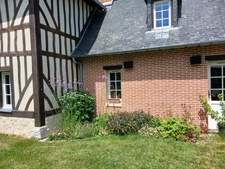 Maison de charme de 100 M2, 5 pièces 3 chambres avec une piscine et annexe sur un terrain de 4700 M2 à BONNEVILLE LA LOUVET (14)