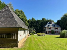 joli manoir de 156 M2 en surface utile avec son annexe sur une terrain d'1,3 hectares arboré