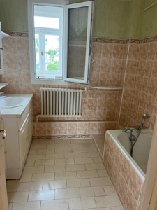 Appartement de 122 M2 avec 3 belles chambres et un grand salon, salle à manger centre Lisieux avec une cave et un grenier