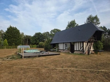 Maison de charme de 100 M2, 5 pièces 3 chambres avec une piscine et annexe sur un terrain de 4700 M2 à BONNEVILLE LA LOUVET (14)