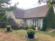 Belle maison de caractère au calme. Beau salon lumineux 4 chambres Grand sous-sol terrain à 7 mn des commerces de Pont l'Evêque