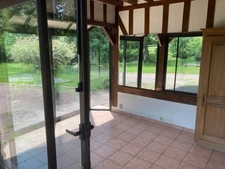 belle chaumière de caractère sur un terrain arboré avec une annexe et un bâtiment sur un terrain de 5200 M2 