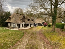 Maison type chaumière et son annexe 182 M2 en surface utile 4 Chambres grand salon au calme exposition sud sur un terrain de 6400 M2
