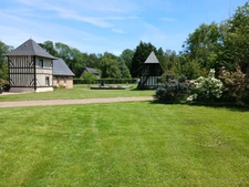 Maison de charme de 100 M2, 5 pièces 3 chambres avec une piscine et annexe sur un terrain de 4700 M2 à BONNEVILLE LA LOUVET (14)