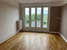 Appartement de 122 M2 avec 3 belles chambres et un grand salon, salle à manger centre Lisieux avec une cave et un grenier