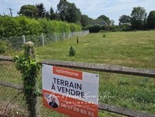 Terrain de 1750 M2 constructible à Duranville avec un grand bâtiment à rénover