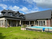 Maison de charme de 175 M2 8 pièces 4 chambres avec piscine extérieure chauffée dans la zone de SAINT ANDRE D'HEBERTOT (14)
