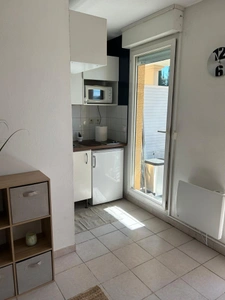 Studio meublé tout équipé avec grande terrasse 