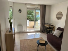 Studio meublé tout équipé avec grande terrasse 