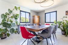 ORCINES : MAISON CONTEMPORAINE AVEC PISCINE – 192 M² – 4 CHAMBRES – TERRAIN 715 m²