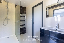 ORCINES : MAISON CONTEMPORAINE AVEC PISCINE – 192 M² – 4 CHAMBRES – TERRAIN 715 m²
