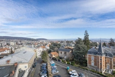CHAMALIERES : APPARTEMENT D'EXCEPTION AVEC BEAUX VOLUMES ET VUE