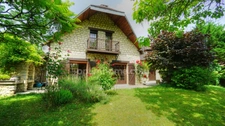 Maison de caractère à rénover / 200 m² habitables, Lisière de forêt, 5 chambres, plain-pied / sous-sol total / Senlis 