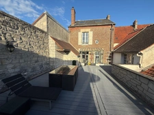 Maison de caractère à Fleurines – le charme de l’ancien allié au confort du moderne. Une propriété surprenante avec dépendances, idéale pour famille ou investissement.
