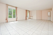 LIVRY GARGAN - 5 PIECES - 122,5 m² - RESIDENCE PIERRE DE TAILLE - ASCENSEUR - 2 BALCONS - DOUBLE BOX