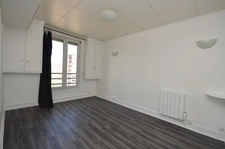CHATILLON - 16 MIN A PIED METRO L13 - 4 MIN T6 CENTRE VILLE - STUDIO AU DERNIER ETAGE SANS ASCENSEUR