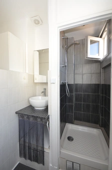 CHATILLON - 16 MIN A PIED METRO L13 - 4 MIN T6 CENTRE VILLE - STUDIO AU DERNIER ETAGE SANS ASCENSEUR