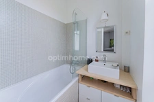 Maison bourgeoise du XIXème siècle – 8 pièces – 5 chambres– 2 salles de bains – 1 salle d’eau - piscine – double garage – parcelle de 783 m²