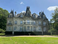 Manoir du XIXème siècle avec ses dépendances à environ 18 kilomètres de Forges-les-Eaux