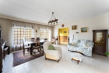 HOUILLES, YVELINES (78) - Maison individuelle 172 m² habitables - 8 pièces - 5 chambres - sous-sol total de 106 m² 