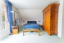 SAINT-PRIX, VAL D’OISE (95) : Propriété de 230 m² habitables (255 m² au sol) - 9 pièces principales - 7 chambres - 3 garages – Piscine – Préau – Abri de jardin - Cave – Parcelle de 1 656 m²