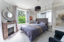 Maison bourgeoise du XIXème siècle – 8 pièces – 5 chambres– 2 salles de bains – 1 salle d’eau - piscine – double garage – parcelle de 783 m²