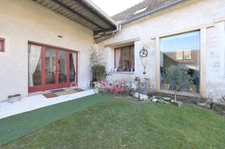 PRESLES (95, VAL D’OISE) : En exclusivité - Au cœur d’un ancien corps de ferme, habitation entièrement rénovée de 180 m² habitables (210 m² au sol) – 6 pièces principales – séjour de 65 m² - 3 chambr