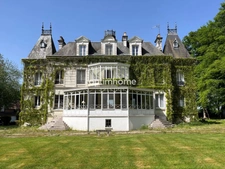 Manoir du XIXème siècle avec ses dépendances à environ 18 kilomètres de Forges-les-Eaux