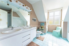 SAINT-PRIX, VAL D’OISE (95) : Propriété de 230 m² habitables (255 m² au sol) - 9 pièces principales - 7 chambres - 3 garages – Piscine – Préau – Abri de jardin - Cave – Parcelle de 1 656 m²