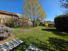 HAUTES COTES – Maison ancienne de caractère avec dépendances, terrasse et jardin clos