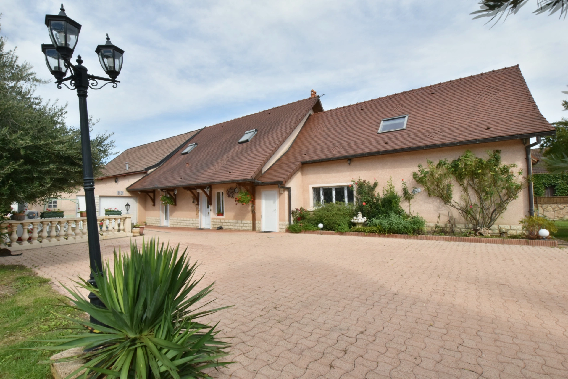 Maison 8 pièces 254 m² · à Flagey Echezeaux · 254 m² · 530 000 €