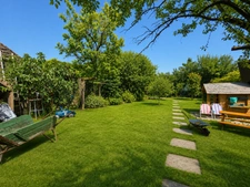 Entre Dijon et Nuits-Saint-Georges – Maison de village avec jardin et dépendances
