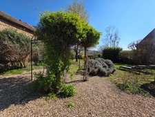 HAUTES COTES – Maison ancienne de caractère avec dépendances, terrasse et jardin clos