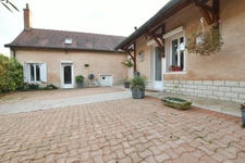 Maison ancienne de caractère au cœur de Flagey-Échézeaux, entre Gevrey-Chambertin et Nuits-Saint-Georges