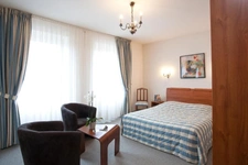 À VENDRE – HÔTEL-RESTAURANT Murs et Fonds de commerce 67210 OBERNAI