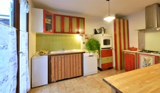 Maison 5p, 109m2, plain-pied 85m2+24m2 à l’étage, terrain 484m2, garage.