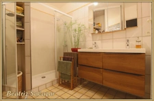 Appart T4 96m2, 3 chambres, balcon, cave, faibles charges.