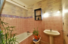Maison 5p, 109m2, plain-pied 85m2+24m2 à l’étage, terrain 484m2, garage.