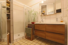 Appart T4 96m2, 3 chambres, balcon, cave, faibles charges.