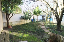 Maison 5p, 109m2, plain-pied 85m2+24m2 à l’étage, terrain 484m2, garage.
