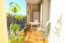 Appart T4 96m2, 3 chambres, balcon, cave, faibles charges.