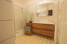 Appart T4 96m2, 3 chambres, balcon, cave, faibles charges.