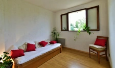 Maison 5p, 109m2, plain-pied 85m2+24m2 à l’étage, terrain 484m2, garage.