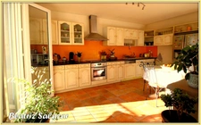 Appart T4 96m2, 3 chambres, balcon, cave, faibles charges.