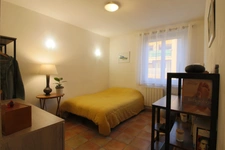 Appart T4 96m2, 3 chambres, balcon, cave, faibles charges.