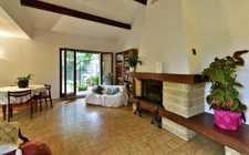 Maison 5p, 109m2, plain-pied 85m2+24m2 à l’étage, terrain 484m2, garage.
