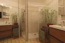 Appart T4 96m2, 3 chambres, balcon, cave, faibles charges.