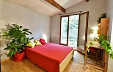 Maison 5p, 109m2, plain-pied 85m2+24m2 à l’étage, terrain 484m2, garage.