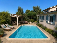 Maison familiale avec piscine au cœur de Savigneux (01480)