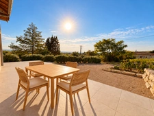 PROPRIÉTÉ AVEC DEUX MAISONS INDÉPENDANTES DE PLAIN-PIED, AU CŒUR DES VIGNES